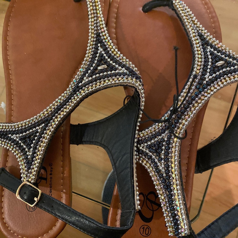 Rhinestone v cross flat sandals